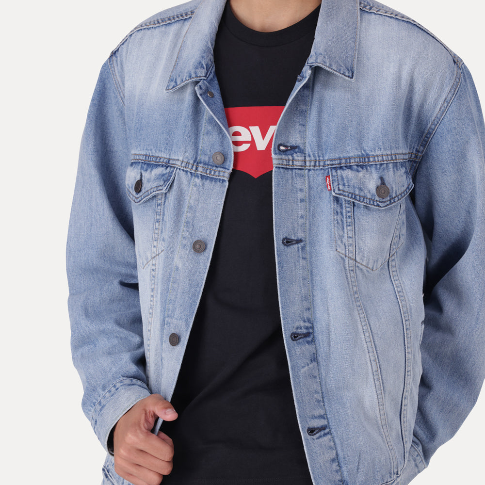 LEVI’S® MEN’S RELAXED TRUCKER JACKET - MED INDIGO - WORN IN