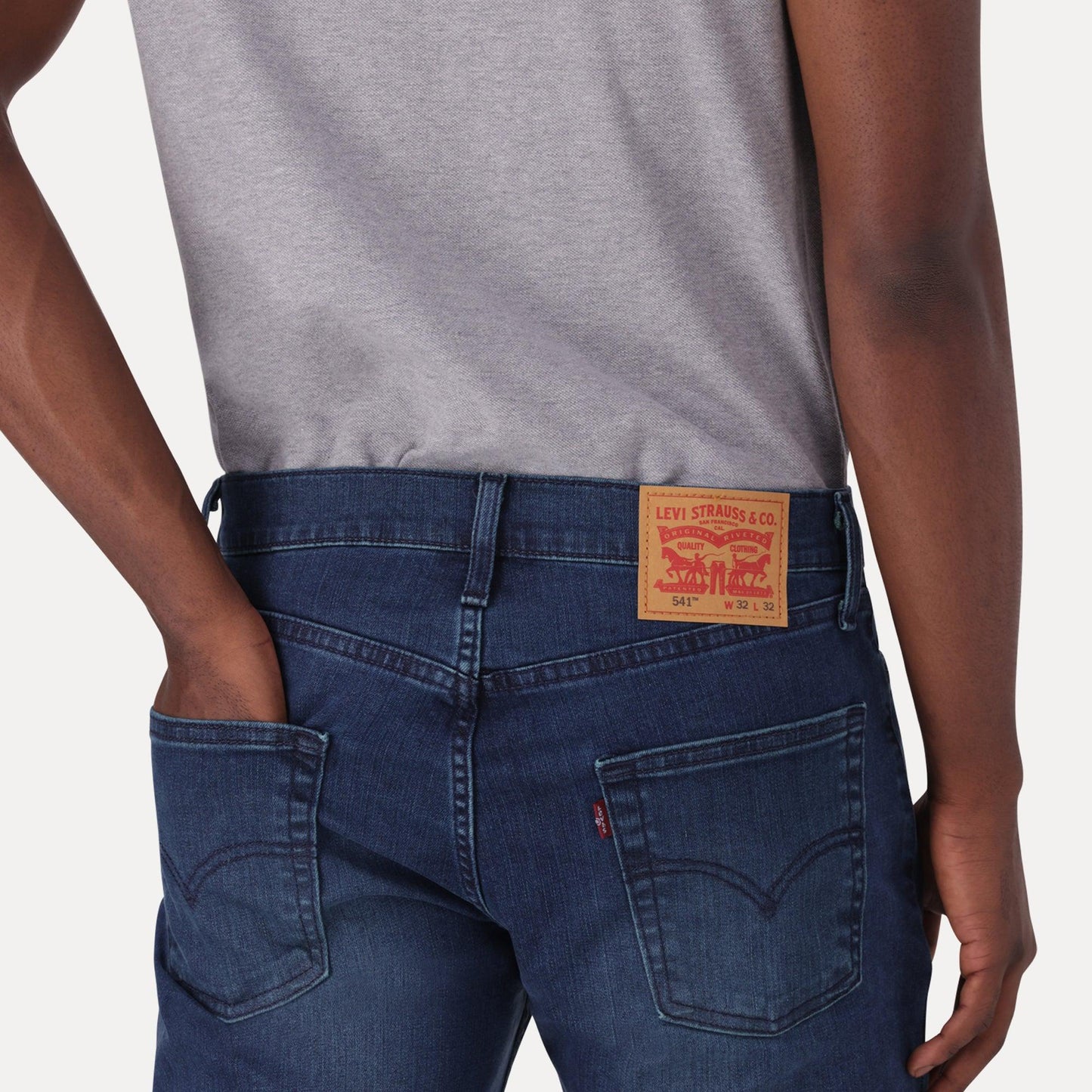 541™ ATHLETIC TAPER FIT JEANS - DARK INDIGO - WORN IN