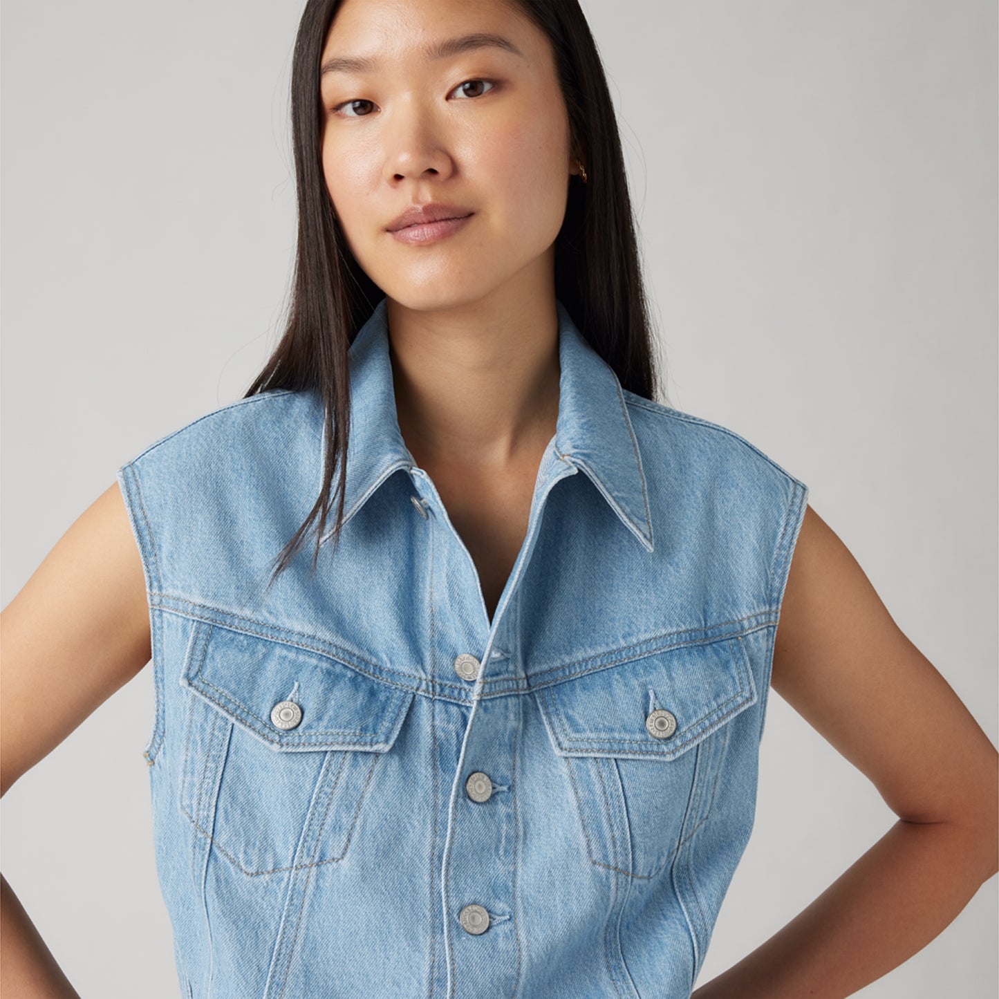 LEVI'S® WOMEN'S ICONIC SLEEVELESS DRESS - LIGHT INDIGO - WORN IN