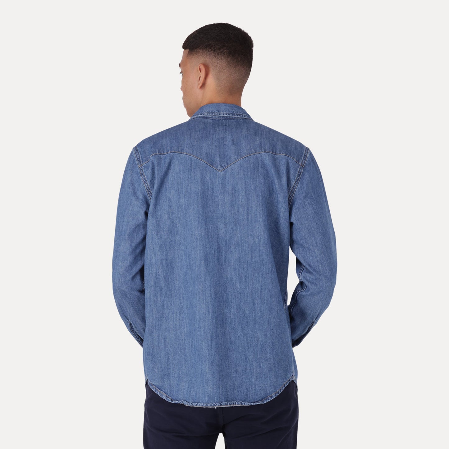 LEVI'S® MEN'S CLASSIC STANDARD FIT WESTERN SHIRT - DARK INDIGO - WORN IN