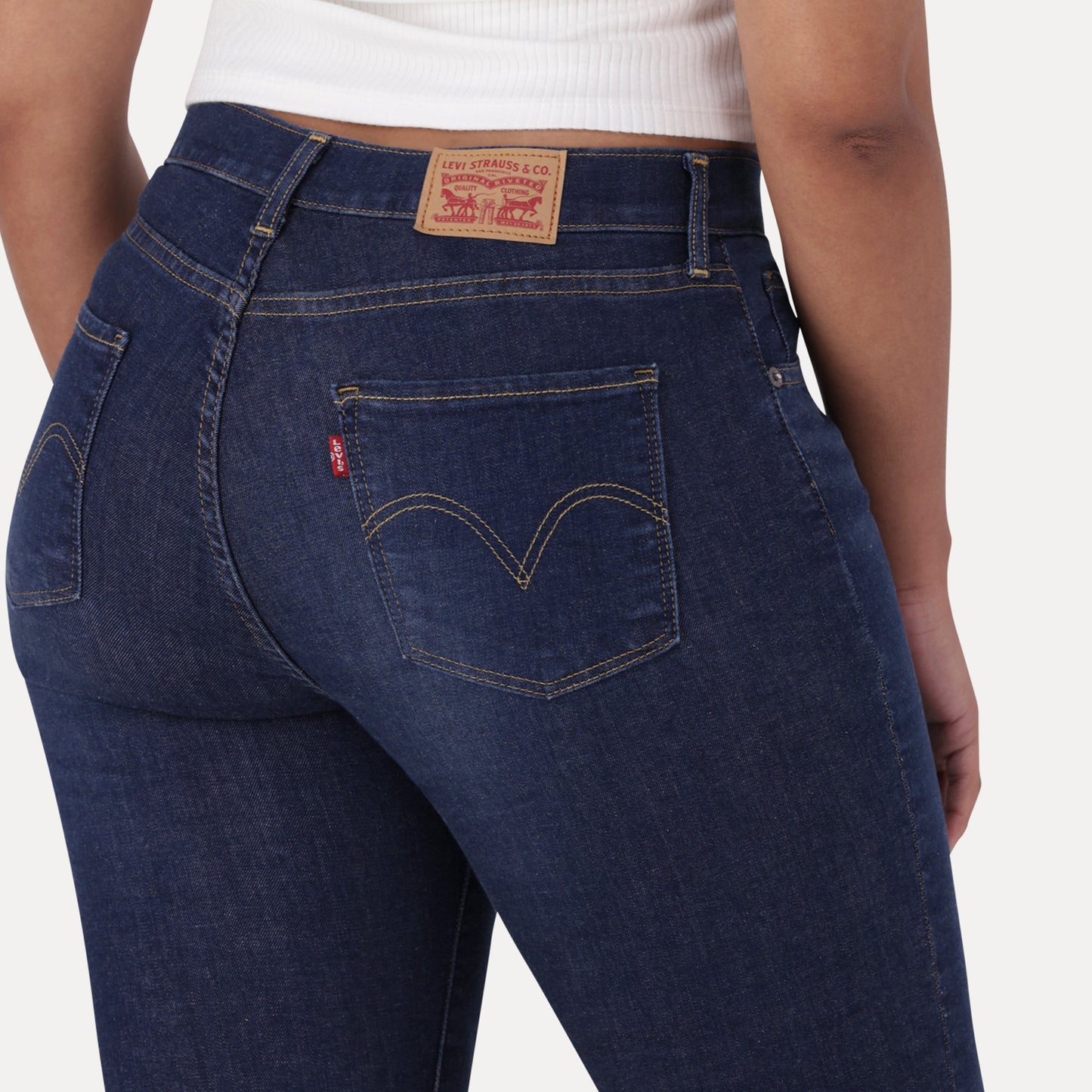 LEVI'S® CURVY FLARE - DARK INDIGO - WORN IN