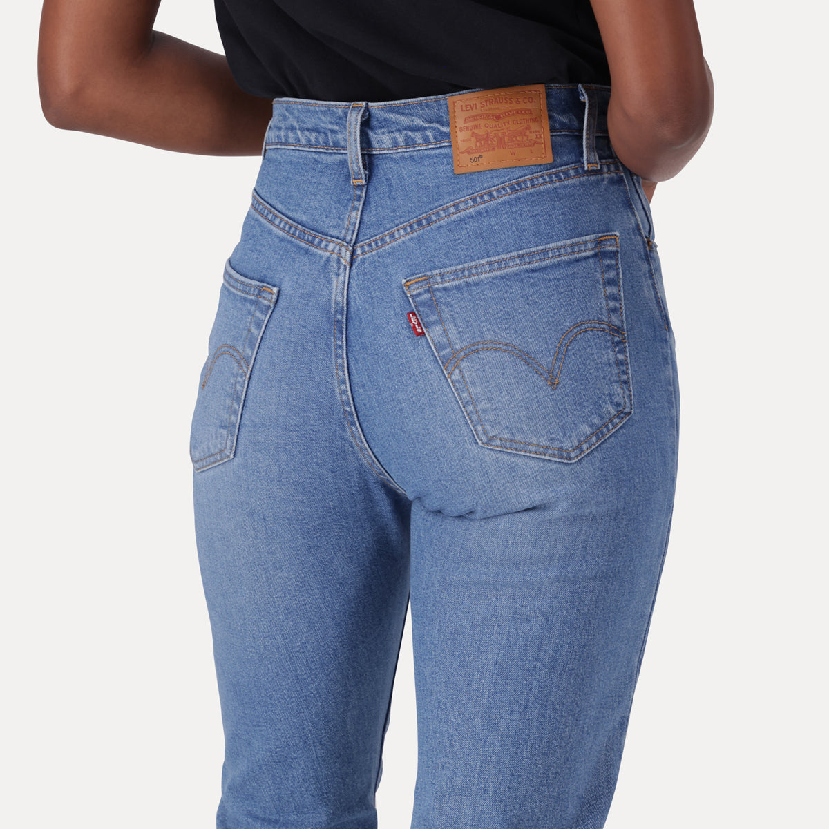 LEVI'S® WOMEN'S 501® ORIGINAL CROPPED JEANS - MED INDIGO - WORN IN