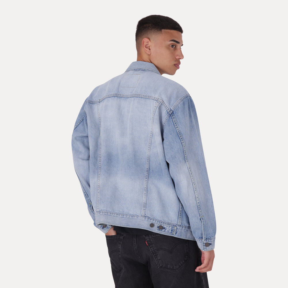 LEVI’S® MEN’S RELAXED TRUCKER JACKET - MED INDIGO - WORN IN