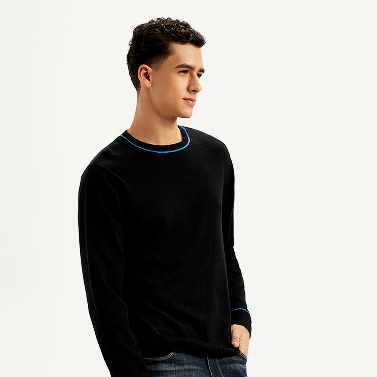 LEVI'S® MEN'S SOLID BLACK CREW NECK SWEATER - BLACK