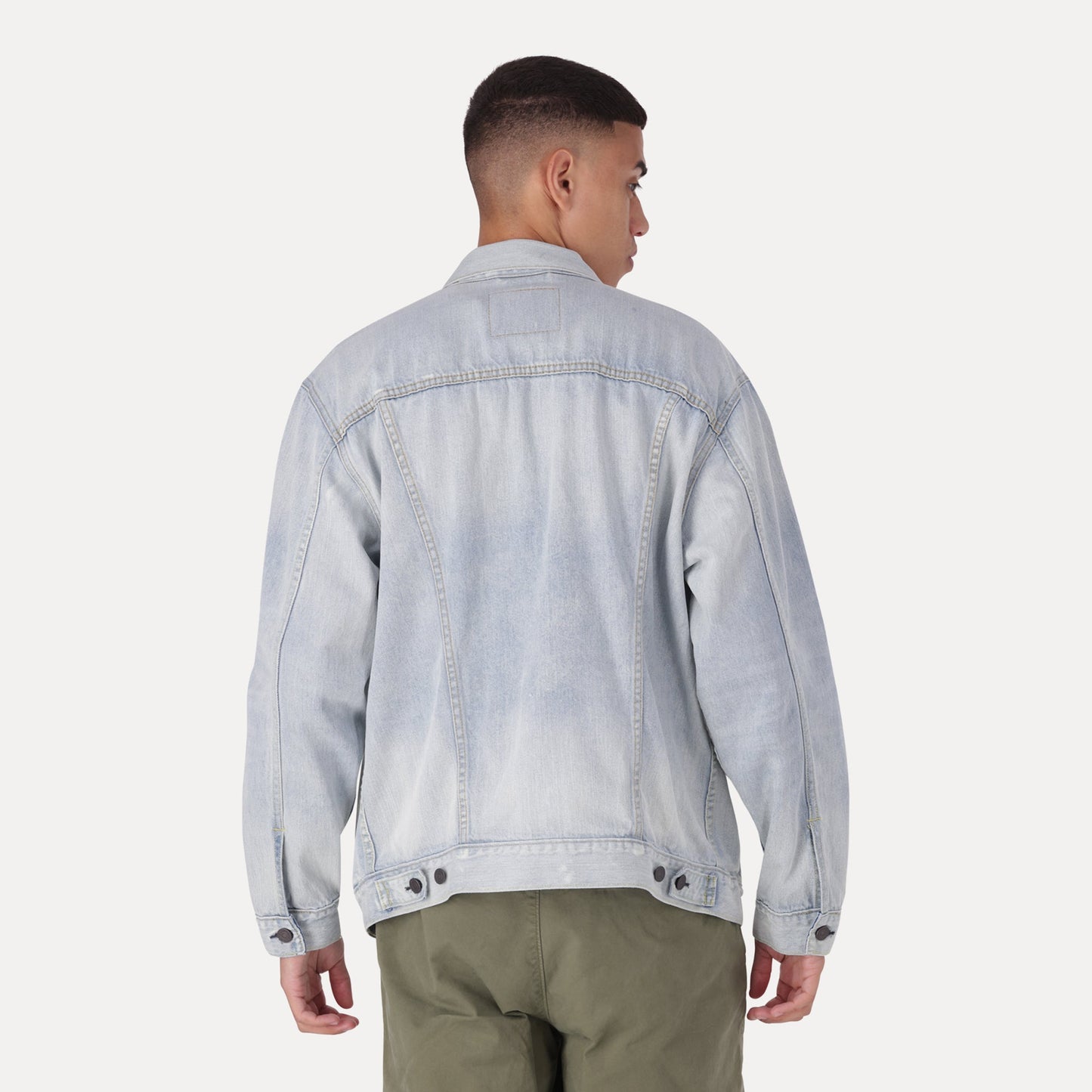 LEVI’S® MEN’S RELAXED TRUCKER JACKET - LIGHT INDIGO - WORN IN
