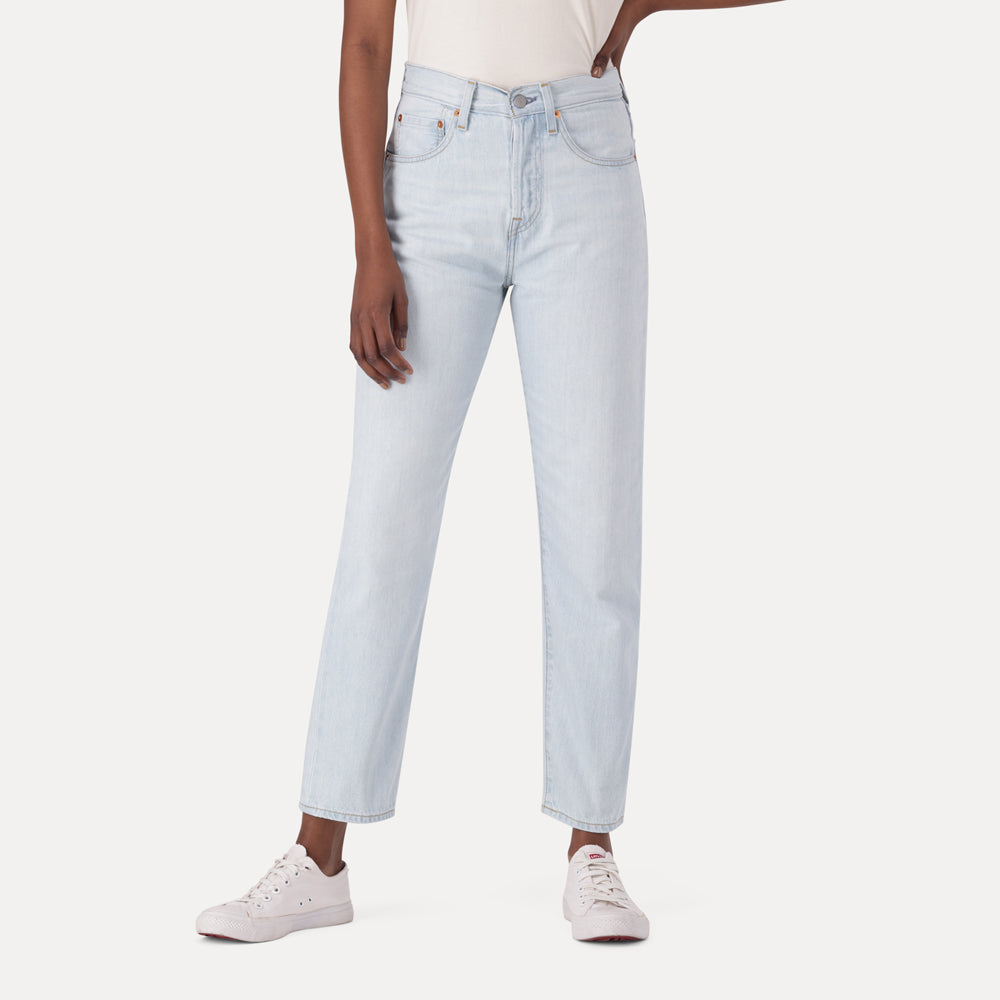 LEVI’S® WOMEN’S 501® ORIGINAL LIGHTWEIGHT CROPPED JEANS - LIGHT INDIGO - WORN IN