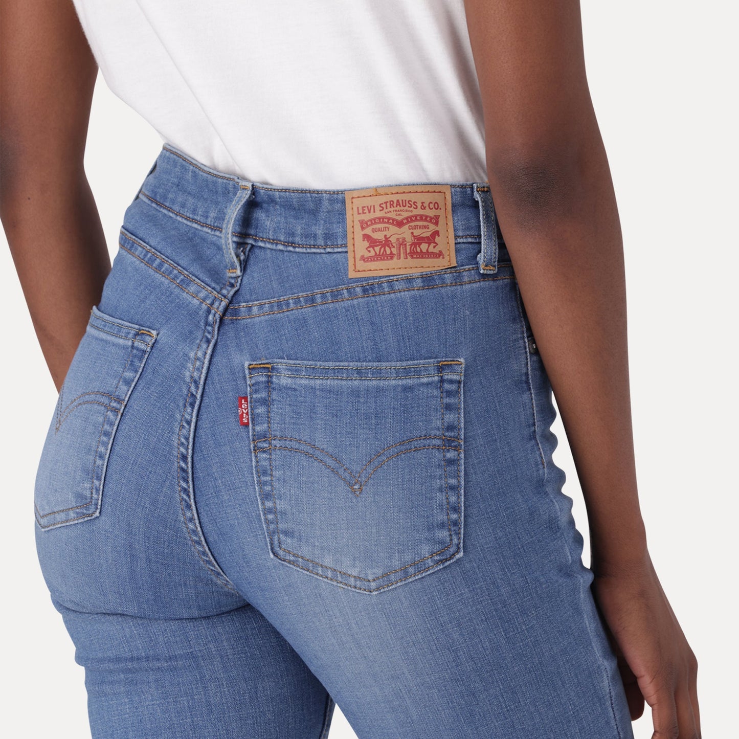 LEVI’S® WOMEN'S 721 HIGH-RISE SKINNY JEANS - MED INDIGO - WORN IN