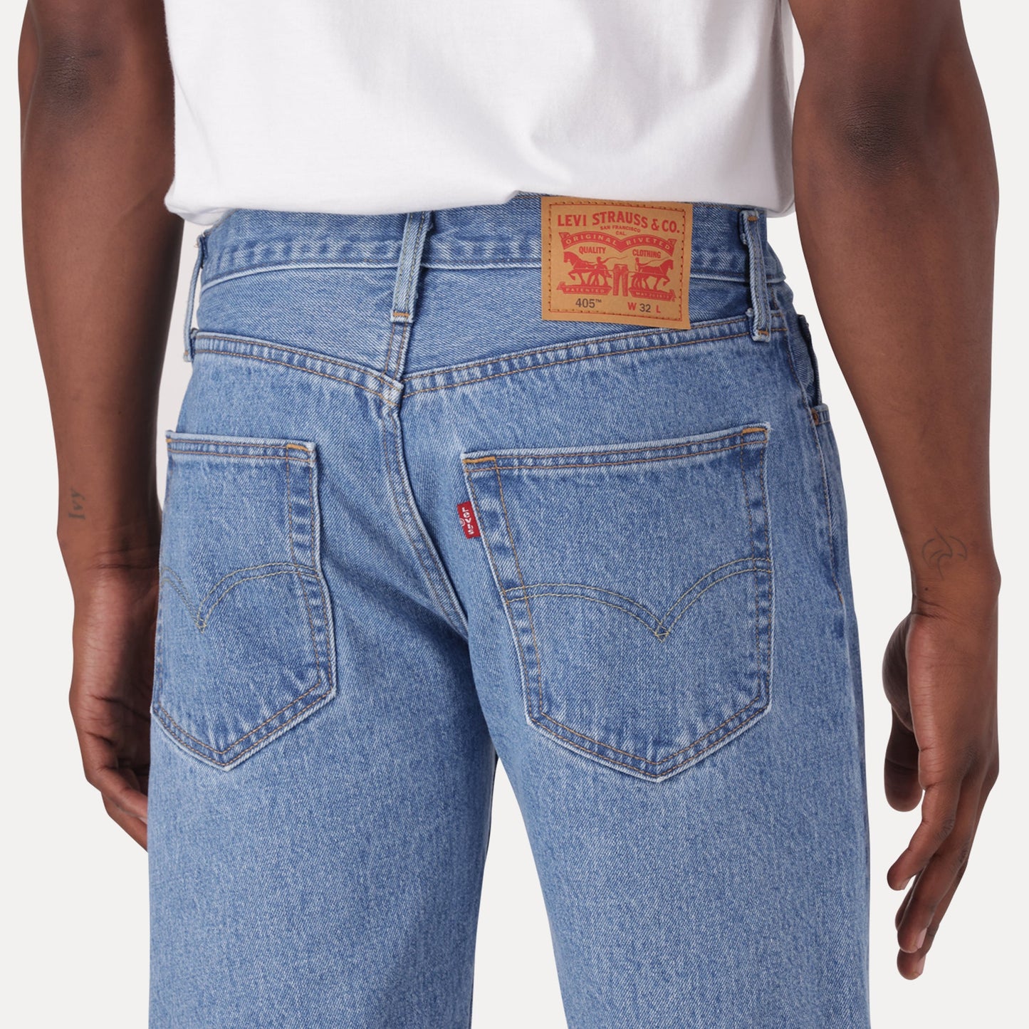 LEVI'S® MEN'S 405 STANDARD SHORTS - LIGHT INDIGO - FLAT FINISH