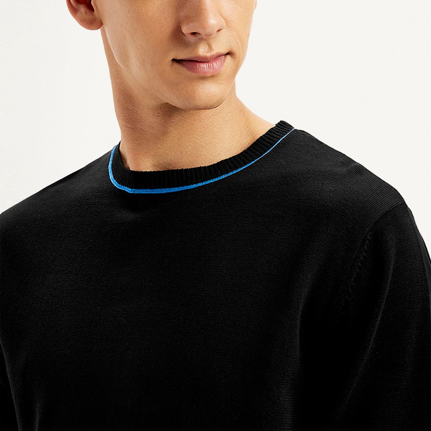 LEVI'S® MEN'S SOLID BLACK CREW NECK SWEATER - BLACK