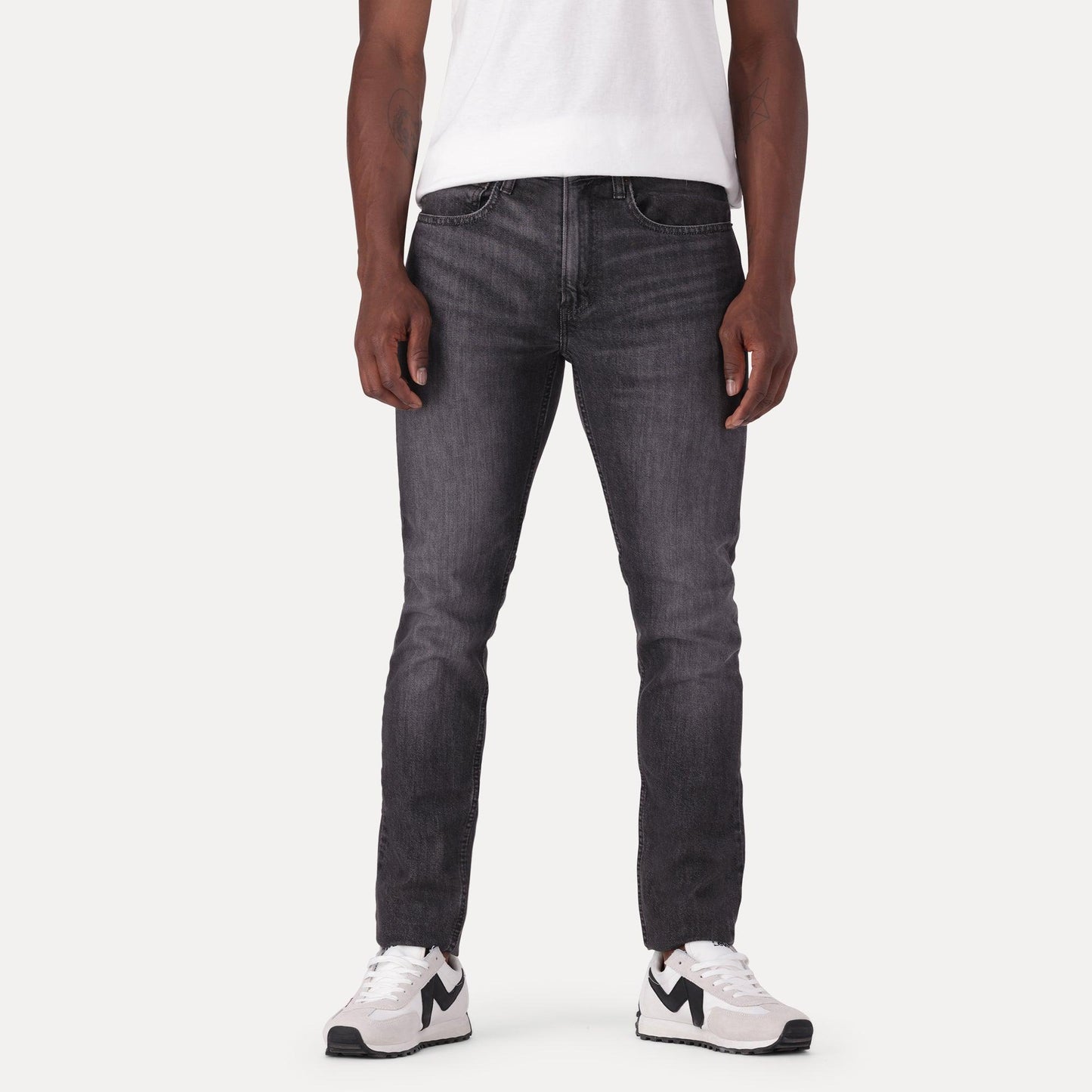 SKINNY TAPER FIT JEANS - BLACK